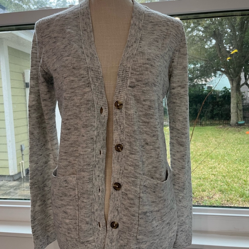 NWT Abercrombie & Fitch Light Gray Cardigan